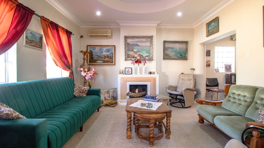 6 Bedroom Property for Sale in Van Ryneveld Western Cape